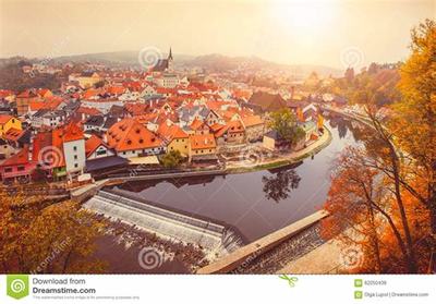 快速融入游戲圈 專業網絡手游搬磚賺錢游戲的優勢解析及動漫游戲開發機遇